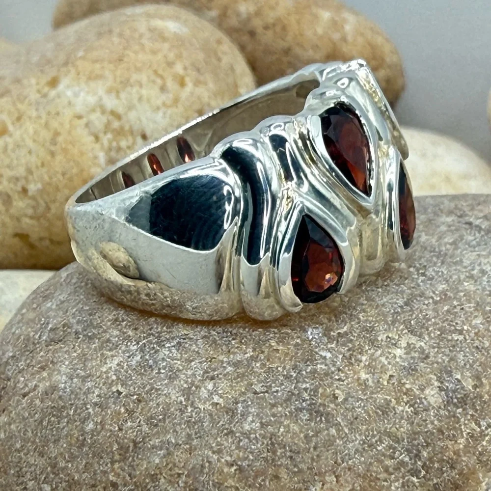 Vintage CNA Thailand Sterling Silver Garnet Band Ring Size 8